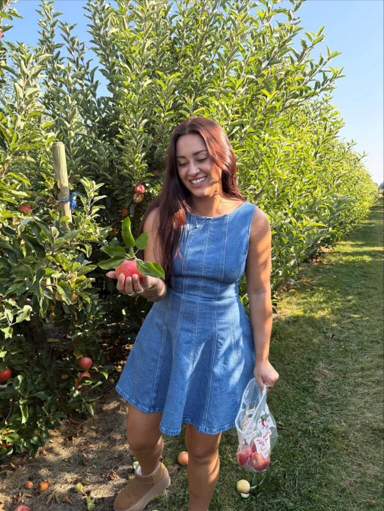 24 Apple Picking Outfits for Women: Best Looks, Styles and Trends